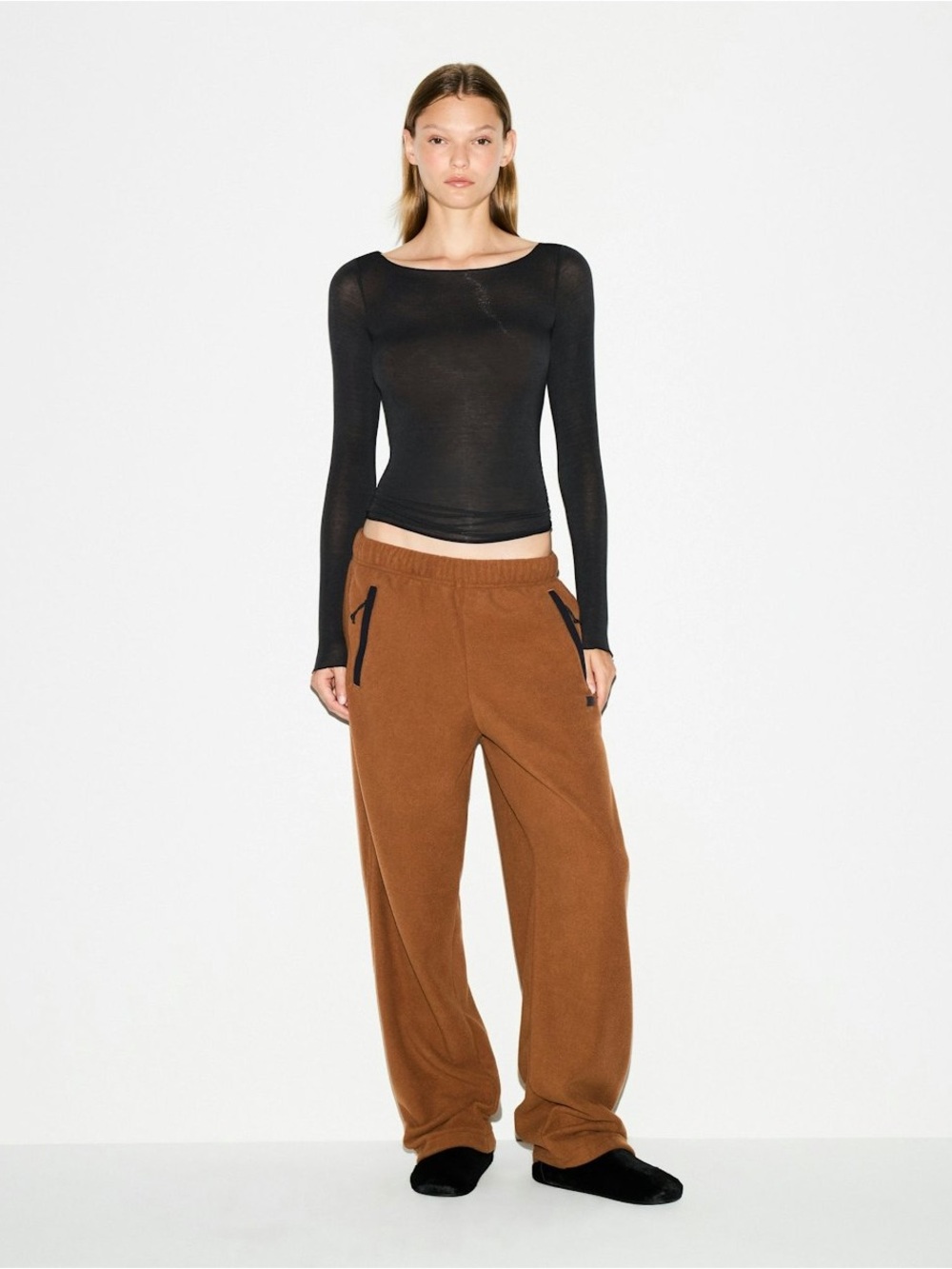SKIMS OUTDOOR FLEECE
STRAIGHT LEG PANT SIZE SMALL NWT